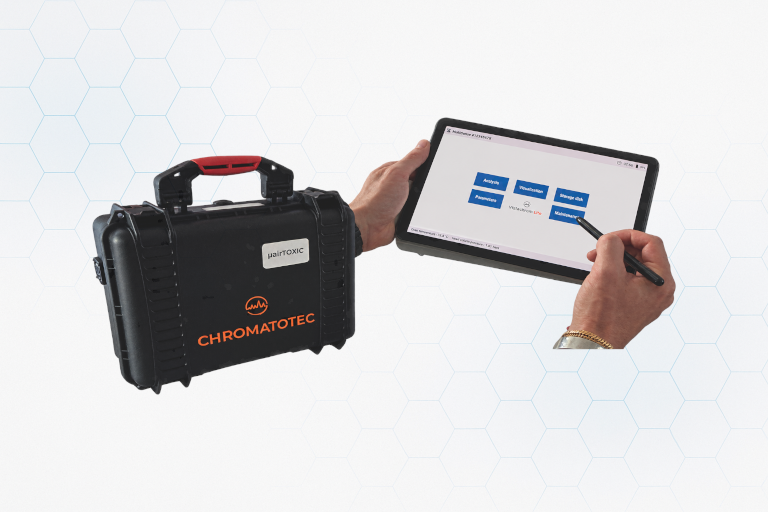 &micro;-airTOXIC portable analyzer with hands operating the control tablet